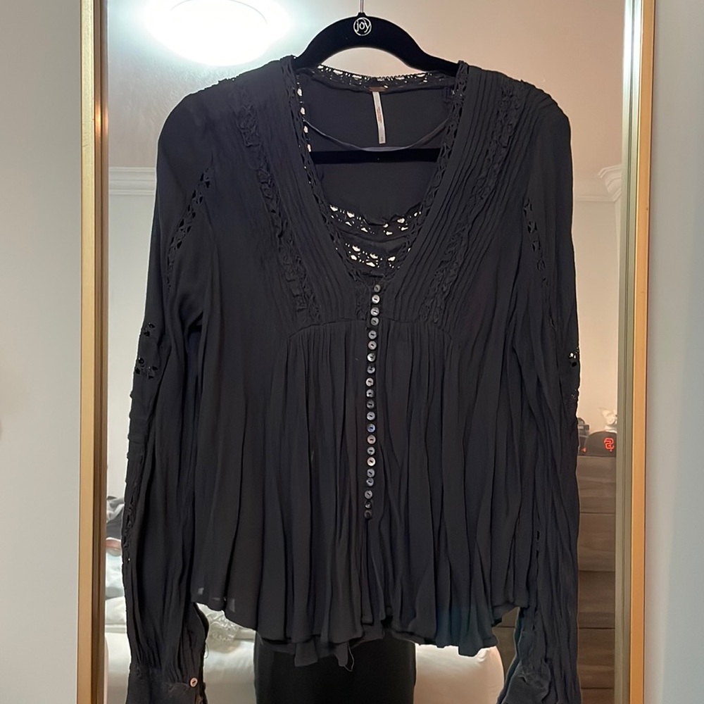 Dark gray blouse from Free People in good condition. Size small. #freepeople